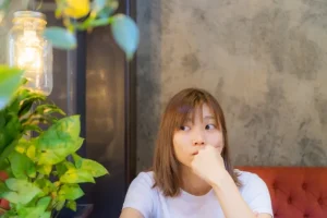 エンディングノートの選び方や基本を徹底解説！記入例や遺言書との違い、年代別の作り方まとめ